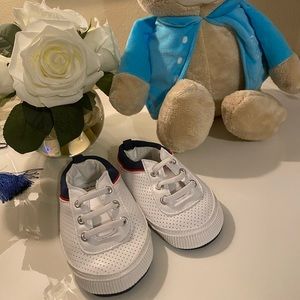 New, super cute Carter’s crib shoes 12-18mo